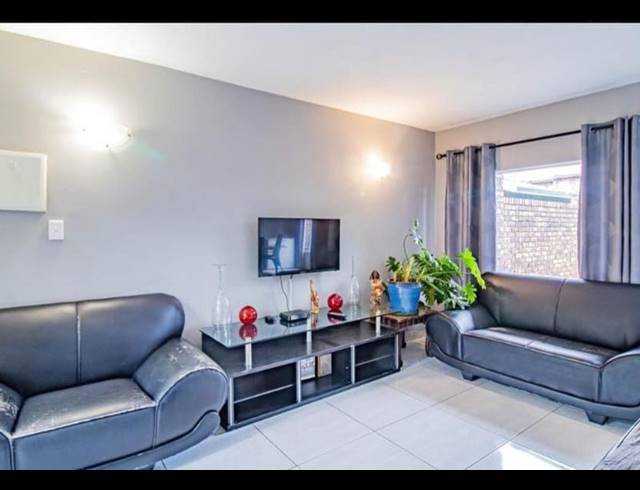 3 BEDROOM TOWNHOUSE FOR SALE IN BRACKENHURST